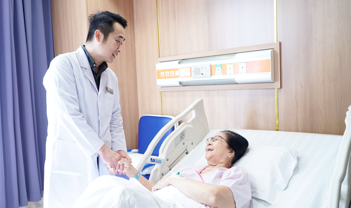 BV Tâm Anh làm chủ phẫu thuật robot đỉnh cao - người bệnh không cần ra nước ngoài điều trị đắt đỏ - Ảnh 4.