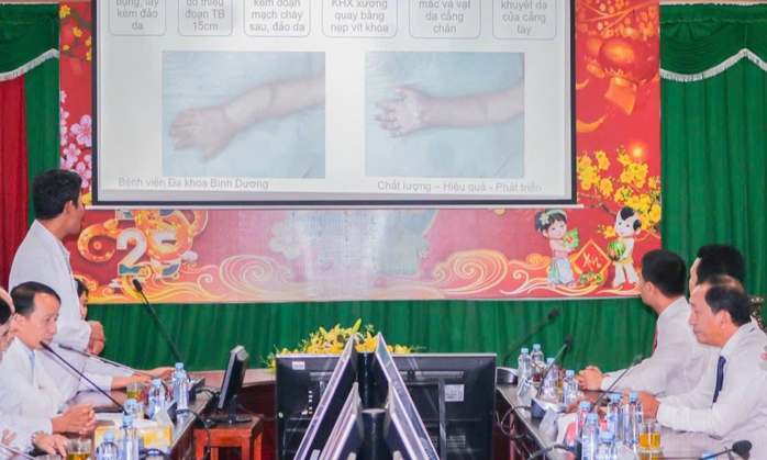 Bí thư Thành ủy TPHCM Trần Lưu Quang: Ca mổ nối bàn tay đứt lìa thể hiện trái tim người thầy thuốc - Ảnh 4.