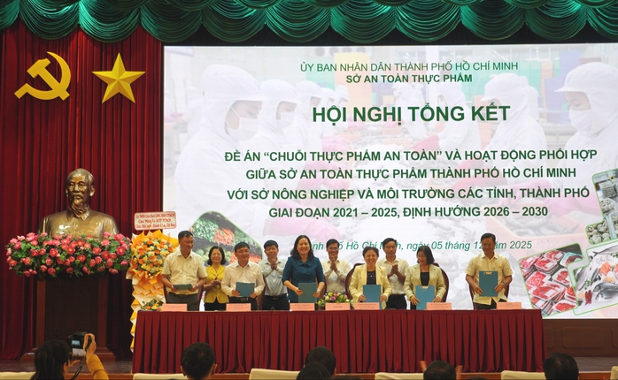 Ký kết tiêu thụ thực phẩm an toàn giữa 6 tỉnh, thành khu vực phía Nam - Ảnh 2.