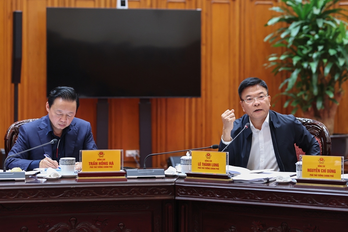 Thủ tướng: Nghiên cứu các dự án khắc phục ô nhiễm không khí tại Hà Nội và TPHCM - Ảnh 1.