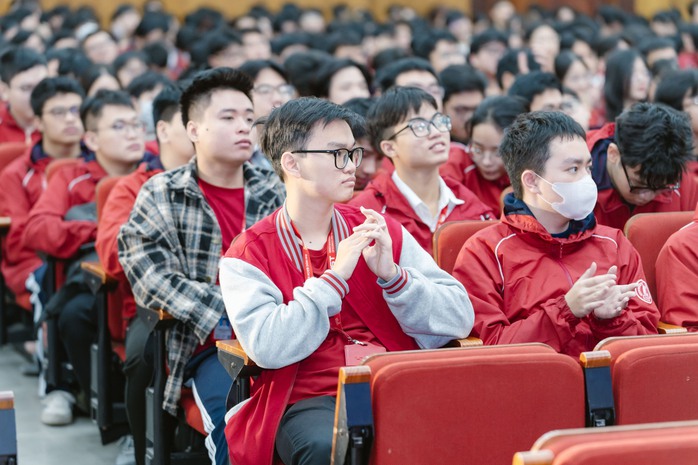 Nhà khoa học hàng đầu thế giới chia sẻ với sinh viên Bách khoa Hà Nội - Ảnh 3.