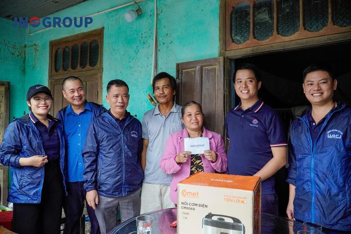 Hành trình "ngược gió" về miền Trung: Tập đoàn INOGROUP trao yêu thương đến bà con vùng lũ - Ảnh 2. Hành trình "ngược gió" về miền Trung: Tập đoàn INOGROUP trao yêu thương đến bà con vùng lũ - Ảnh 2.