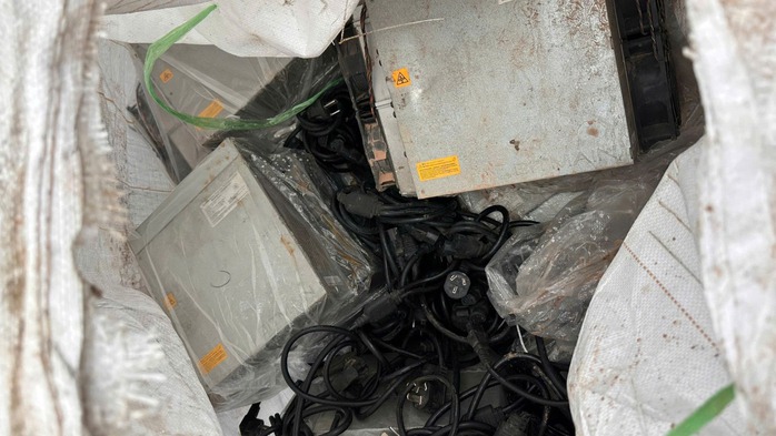 500 máy đào tiền điện tử vừa bị chặn lại ở biên giới Quảng Trị - Ảnh 2.