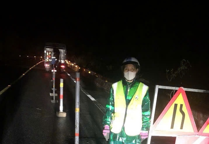 Phương án xử lý vết nứt lạ dưới chân Đèo Ngang ở Quảng Trị - Ảnh 1.