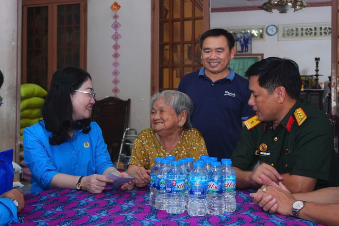 Ấm tình quân – dân trong chương trình "Một ngày cùng chiến sĩ" - Ảnh 9.