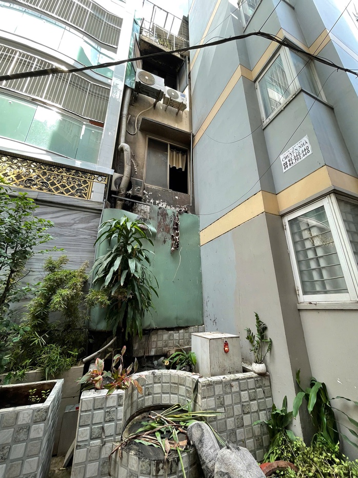 Vụ cháy quán lẩu ở TPHCM khiến 4 người chết và 2 người bị thương thương tâm - Ảnh 3. Vụ cháy quán lẩu ở TPHCM khiến 4 người chết và 2 người bị thương thương tâm - Ảnh 3.