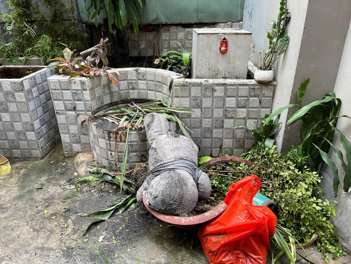 Vụ cháy quán lẩu ở TPHCM khiến 4 người chết và 2 người bị thương thương tâm - Ảnh 2. Vụ cháy quán lẩu ở TPHCM khiến 4 người chết và 2 người bị thương thương tâm - Ảnh 2.