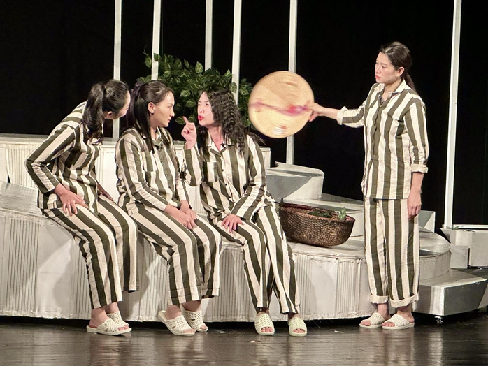 Nhà hát Kịch Công an nhân dân tạo ấn tượng mạnh với tác phẩm "Nơi bình minh trở lại" - Ảnh 3.