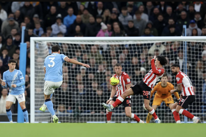 Rayan Cherki bùng nổ, Man City đại thắng Sunderland - Ảnh 2.