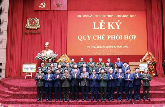 Bộ Quốc phòng , Bộ Công an và Bộ Ngọai giao ký Quy chế phối hợp chiến lược - Ảnh 2. Bộ Quốc phòng , Bộ Công an và Bộ Ngọai giao ký Quy chế phối hợp chiến lược - Ảnh 2.