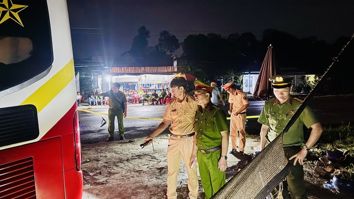 Tai nạn giao thông nghiêm trọng ở Đồng Tháp khiến 2 người tử vong - Ảnh 3. Tai nạn giao thông nghiêm trọng ở Đồng Tháp khiến 2 người tử vong - Ảnh 3.