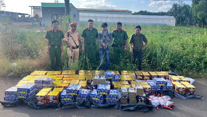 Truy bắt đối tượng vận chuyển pháo nổ 500 kg trái phép tại Đồng Nai - Ảnh 1.