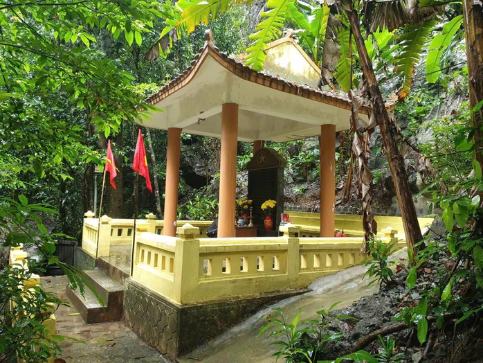 KÝ ỨC TRƯỜNG SƠN GIỮA LÒNG DI SẢN: Tuổi xuân gửi lại Hang Y Tá - Ảnh 2. KÝ ỨC TRƯỜNG SƠN GIỮA LÒNG DI SẢN: Tuổi xuân gửi lại Hang Y Tá - Ảnh 2.