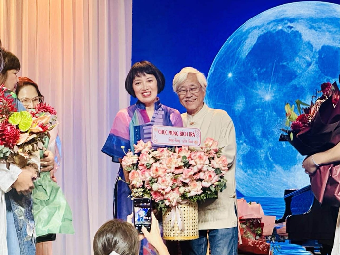 Nghệ sĩ Bích Trà mang yêu thương đến đêm nhạc "Tia sáng từ một mặt trời mới" - Ảnh 4.