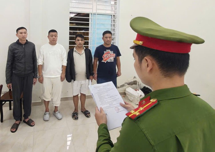 Một người Trung Quốc bị 4 gã đàn ông giam lỏng bên trong khách sạn - Ảnh 1.