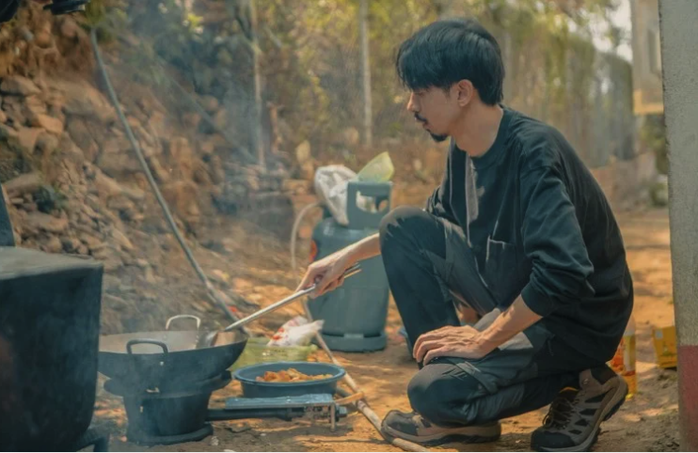 Rapper Đen l&ecirc;n tiếng về mối quan hệ với dự &aacute;n "Nu&ocirc;i Em" - Ảnh 2.