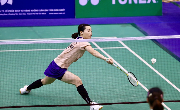 Th&ugrave;y Linh thắng đầy cảm x&uacute;c ở trận ra qu&acirc;n đồng đội nữ - Ảnh 1.