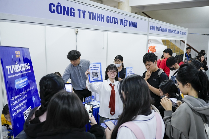 Năm 2026, TP HCM cần nhiều nhân lực ở những ngành nghề nào? - Ảnh 1.