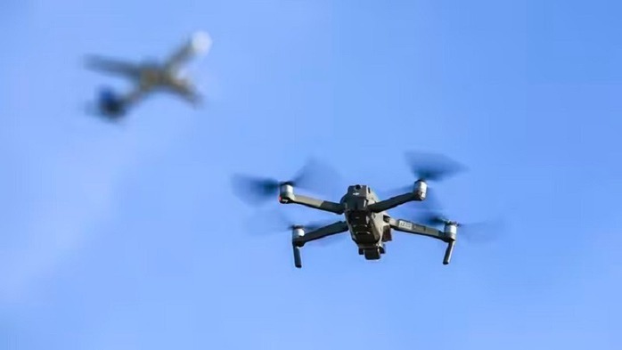 UAV lạ áp sát khu vực có tàu ngầm hạt nhân Pháp - Ảnh 2.