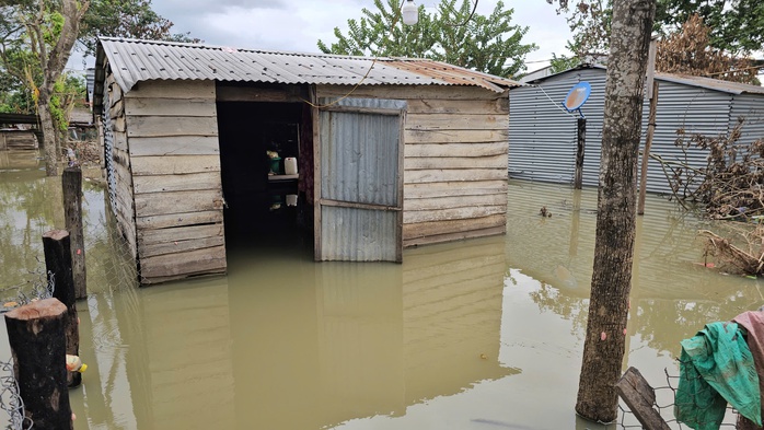 Nước lũ kéo dài ở Gia Lai khiến người dân khốn khổ và khó khăn sinh sống - Ảnh 6. Nước lũ kéo dài ở Gia Lai khiến người dân khốn khổ và khó khăn sinh sống - Ảnh 6.