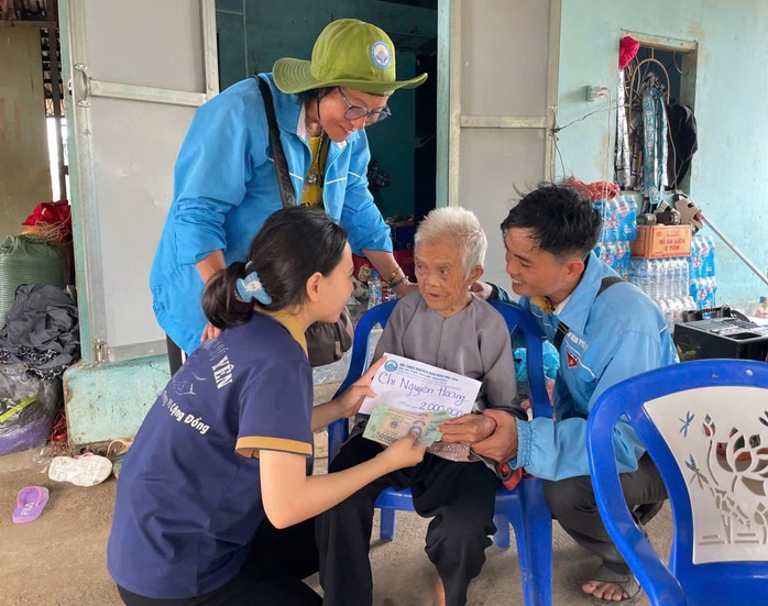 Nghĩa tình Phú Yên hướng về vùng lũ Bình Thuận - Ảnh 5.