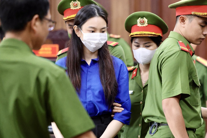 Nguyễn Thúc Thùy Tiên chấp nhận mức án 2 năm tù - Ảnh 1.