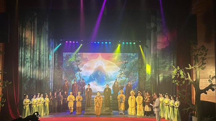 NSƯT Quang Khải làm đạo diễn tác phẩm cải lương kết hợp xiếc, dấu ấn mới về 'Trần Nhân Tông' - Ảnh 4.