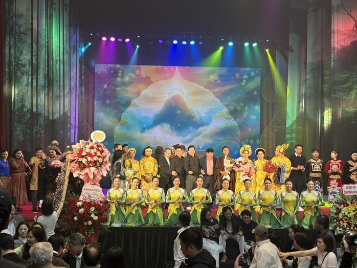 NSƯT Quang Khải làm đạo diễn tác phẩm cải lương kết hợp xiếc, dấu ấn mới về 'Trần Nhân Tông' - Ảnh 2.