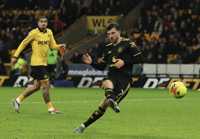 Bruno Fernandes lập c&uacute; đ&uacute;p, Man United thắng tưng bừng tại Molineux - Ảnh 6.