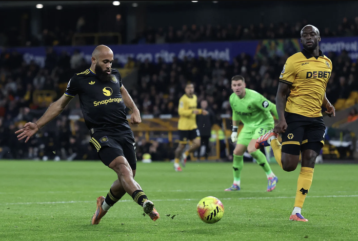 Bruno Fernandes lập c&uacute; đ&uacute;p, Man United thắng tưng bừng tại Molineux - Ảnh 5.