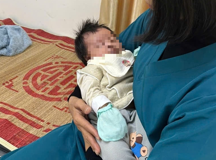 Phát hiện bé gái sơ sinh bị bỏ rơi nặng 5kg tại phường hòa bình , TP Hải Phòng - Ảnh 1.