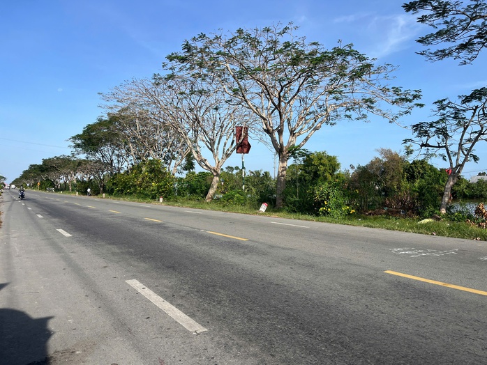 Hiện trường đau lòng vụ tai nạn kinh hoàng ở Đồng Tháp - Ảnh 1.