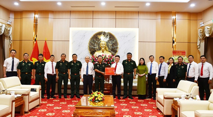 Quân khu 7 luôn là chỗ dựa vững chắc của TPHCM - Ảnh 1.