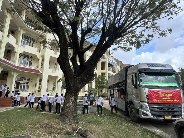 Chương trình “Triệu tập vở cho học sinh vùng bị thiên tai” đến với Gia Lai - Ảnh 1.
