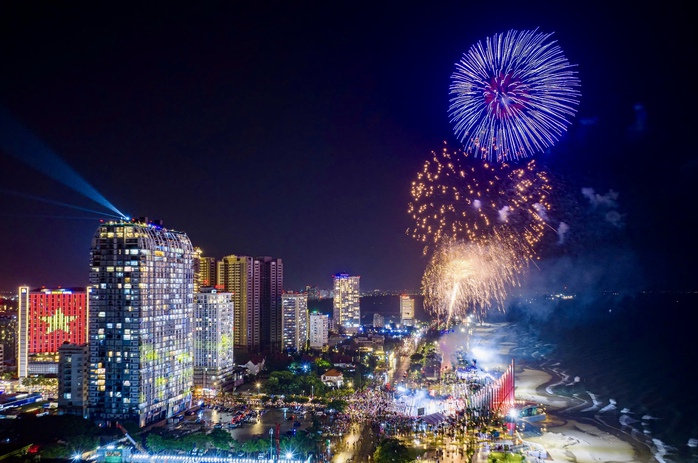 Các điểm bắn pháo hoa đêm giao thừa Tết Dương lịch 2026 tại TP HCM - Ảnh 1.