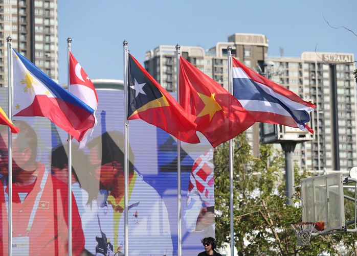 Quốc kỳ Việt Nam tung bay tại SEA Games 33 - Ảnh 2.