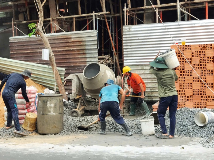 Thuê khoán xây dựng, không ký hợp đồng lao động, có đóng BHXH cho người lao động? - Ảnh 1.