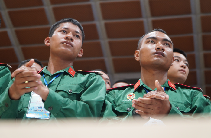 Chủ tịch nước Lương Cường dự lễ kỷ niệm 80 năm ng&agrave;y truyền thống Lực lượng vũ trang Qu&acirc;n khu 7 - Ảnh 9.