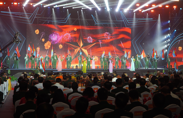 Chủ tịch nước Lương Cường dự lễ kỷ niệm 80 năm ng&agrave;y truyền thống Lực lượng vũ trang Qu&acirc;n khu 7 - Ảnh 5.