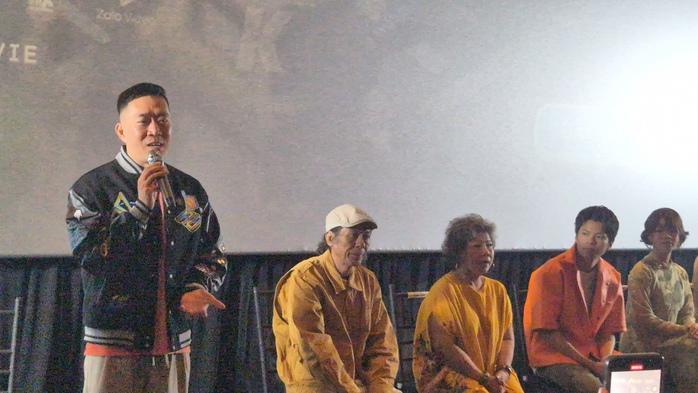 NSƯT Chiều Xuân khóc, "Nguyệt thảo mai" Hà Hương giúp lau nước mắt - Ảnh 1.