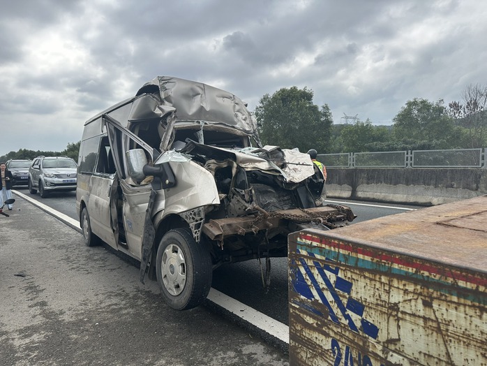 Tai nạn 4 người chết ở Đà Nẵng: Phát hiện điều bất ngờ liên quan tài xế container - Ảnh 2. Tai nạn 4 người chết ở Đà Nẵng: Phát hiện điều bất ngờ liên quan tài xế container - Ảnh 2.