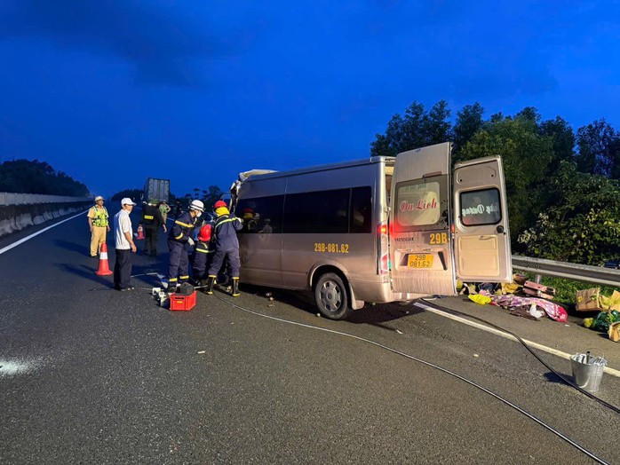 Tai nạn trên cao tốc Đà Nẵng – Quảng Ngãi, 3 người chết, 10 người bị thương - Ảnh 2. Tai nạn trên cao tốc Đà Nẵng – Quảng Ngãi, 3 người chết, 10 người bị thương - Ảnh 2.