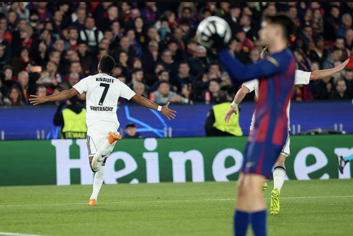 Hậu vệ tỏa sáng, Barcelona ngược dòng giành chiến thắng sân nhà - Ảnh 3.