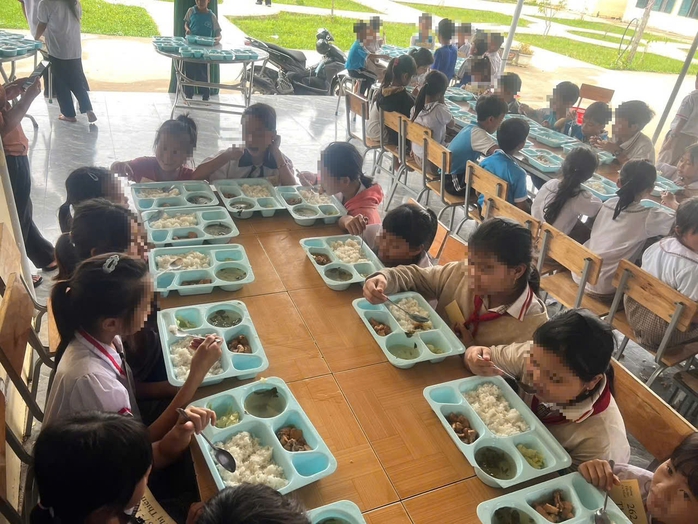 Dự án Nuôi em tạm ngừng hoạt động , trường học lo lắng cho học sinh nghèo - Ảnh 1. Dự án Nuôi em tạm ngừng hoạt động , trường học lo lắng cho học sinh nghèo - Ảnh 1.