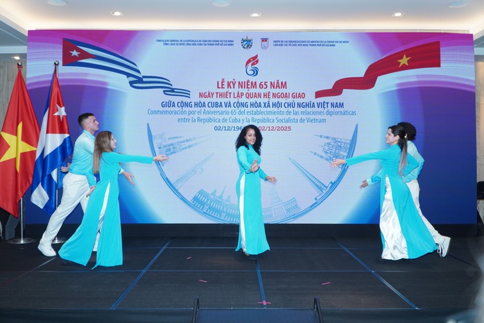 Kỷ niệm 65 năm quan hệ ngọai giao Việt Nam - Cuba tại TP HCM - Ảnh 5. Kỷ niệm 65 năm quan hệ ngọai giao Việt Nam - Cuba tại TP HCM - Ảnh 5.