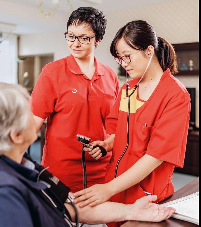 Tuyển trợ lý điều dưỡng làm việc tại Đức lương 125 triệu đồng/tháng, đài thọ mọi chi phí - Ảnh 2.