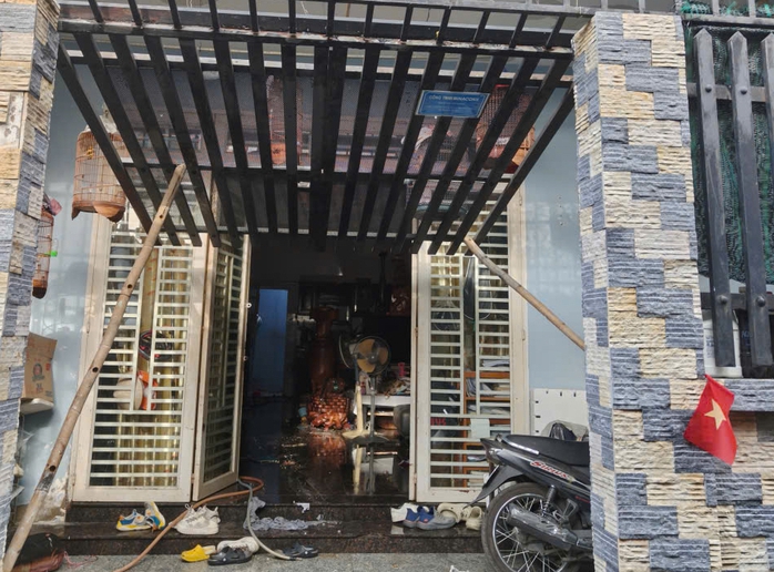 Vụ ch&aacute;y nh&agrave; ở TPHCM: Nạn nh&acirc;n đ&atilde; mua can xăng trước khi xảy ra sự việc - Ảnh 1.