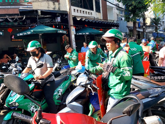 Kiến nghị đưa tài xế xe ôm công nghệ, người làm việc trực tuyến vào đối tượng đóng BHXH bắt buộc - Ảnh 3.