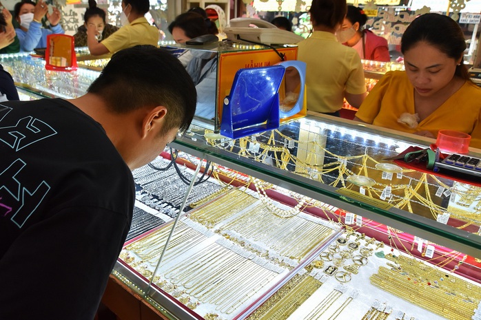 Giá vàng hôm nay 10-12: Tăng rất mạnh - Ảnh 1.