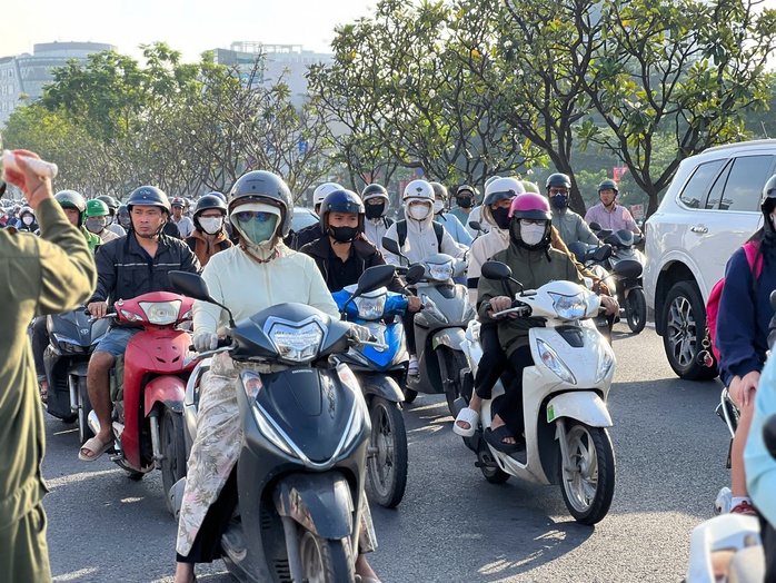 Người đàn ông tử vong khi đạp xe đạp tập thể dục ở TPHCM - Ảnh 2. Người đàn ông tử vong khi đạp xe đạp tập thể dục ở TPHCM - Ảnh 2.